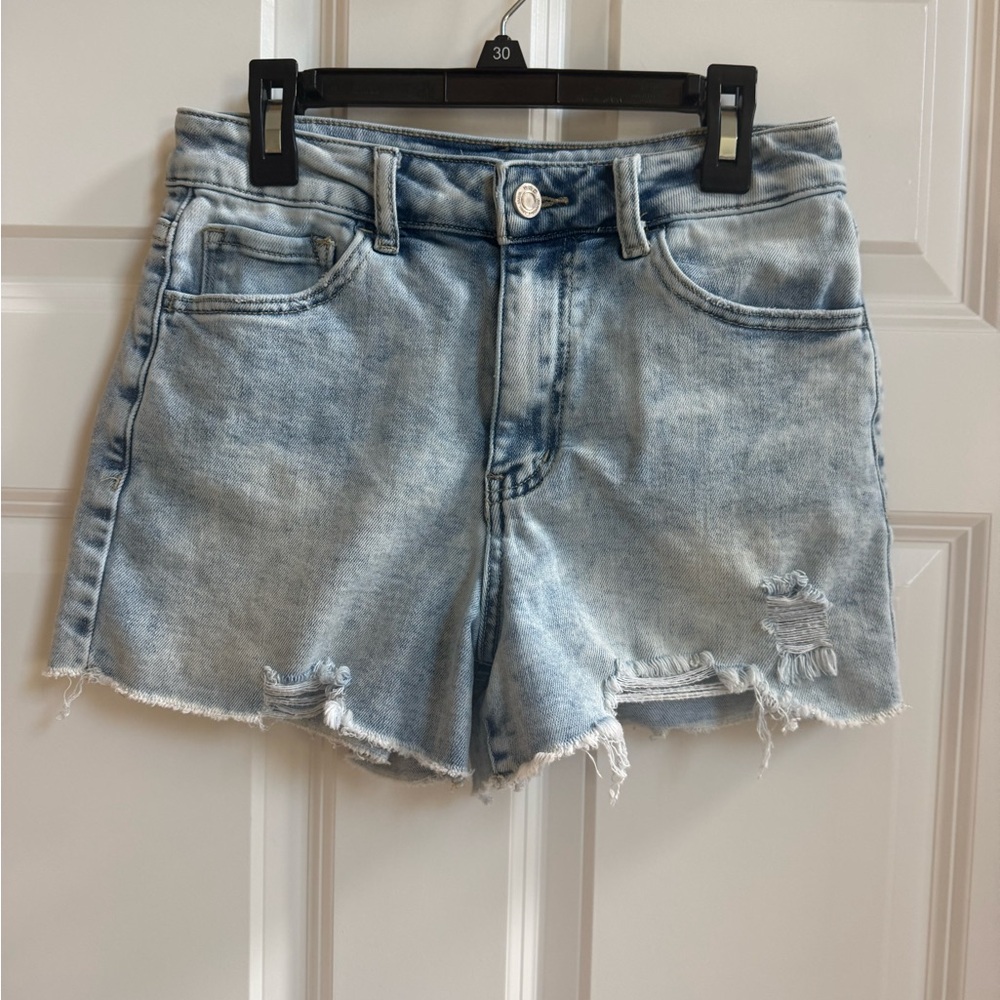 Altard state Women's Light Wash Distressed Denim Shorts size small